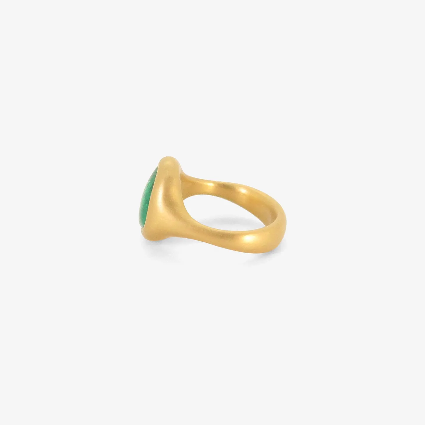 22k & colombian emerald pebble cast ring, 3.35ct