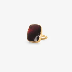 18k & cushion-shaped buff-top almandine garnet ring, 9.9ct