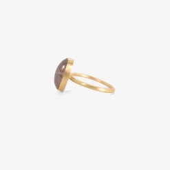 18k & elongated oval mauve sapphire ring