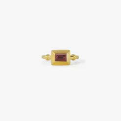 22k & garnet capsa ring