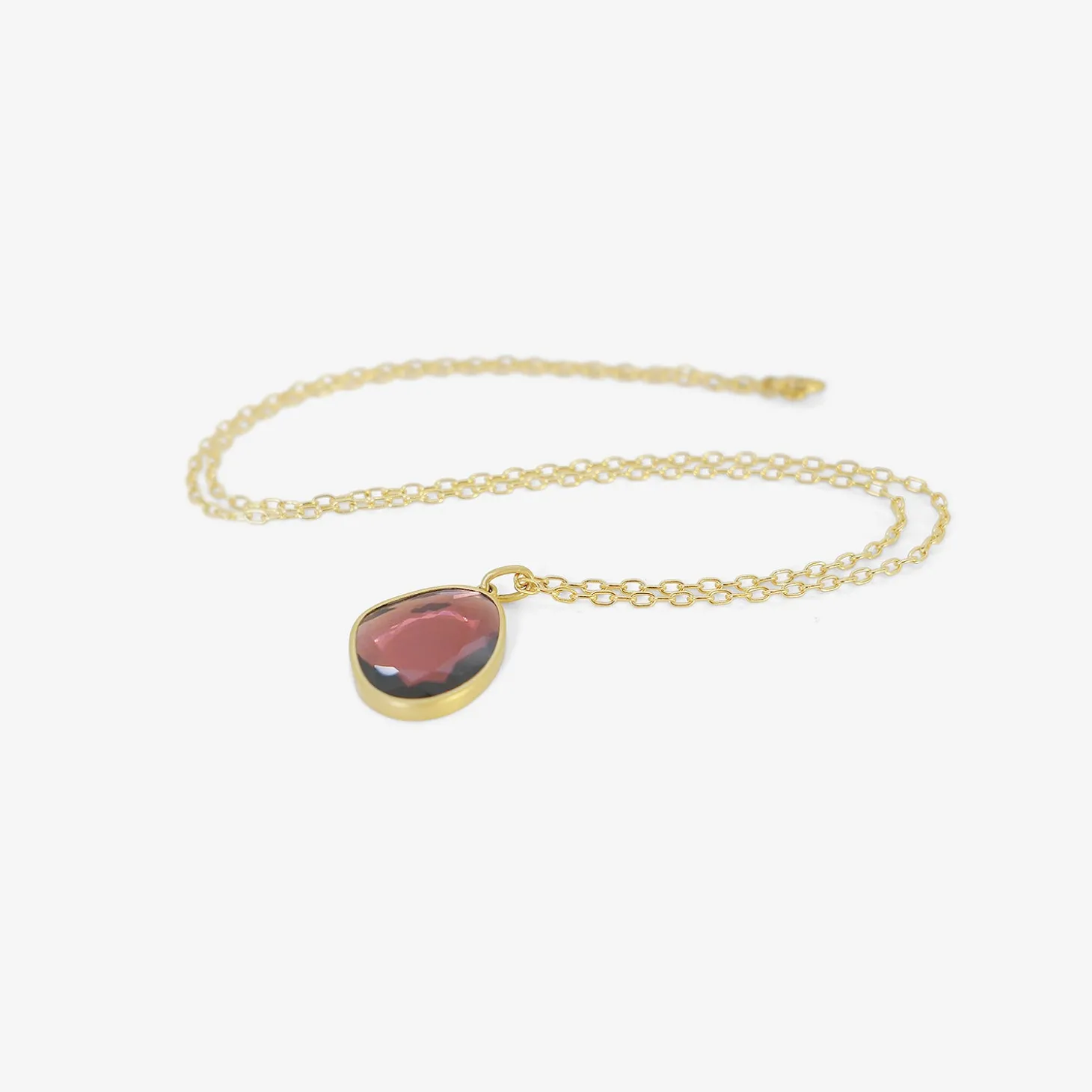 18k & garnet sequin pebble pendant, 4.33ct