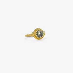 22k & green sapphire chorda ring
