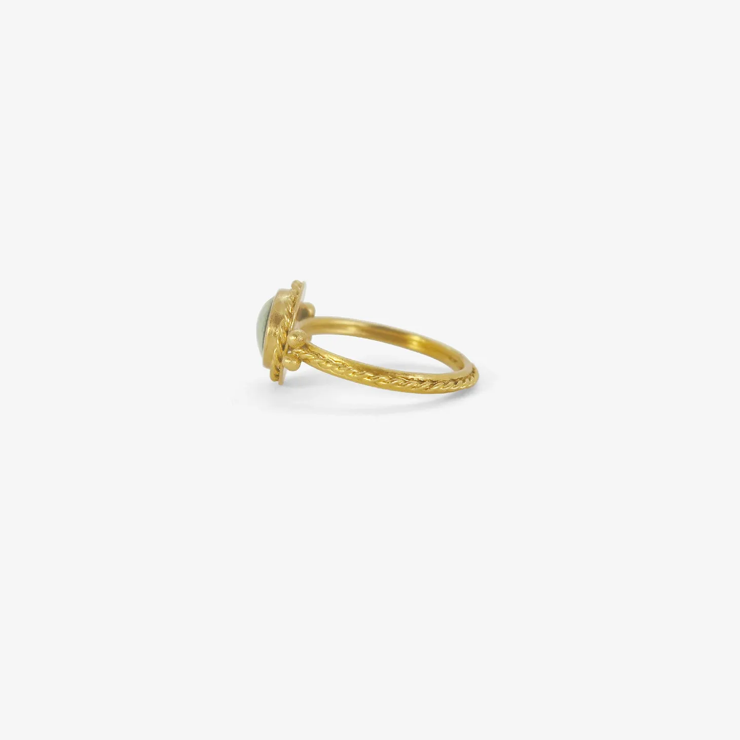 22k & green sapphire chorda ring