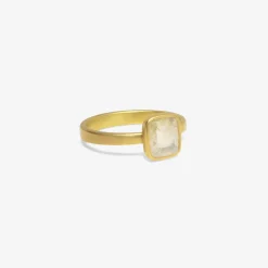 18k & icy white diamond ring .8ct