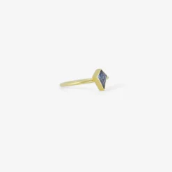 18k & kite shaped blue sapphire ring