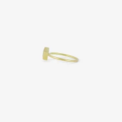 18k & kite shaped blue sapphire ring