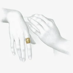18k & large rectangular champagne citrine ring, 11.5ct
