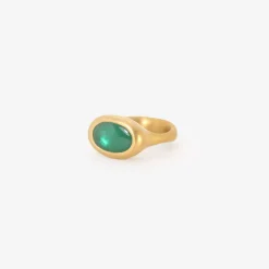 22k & oval buff-top colombian emerald ring, 2.98ct