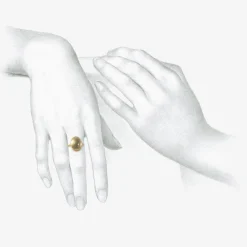 18k & oval ceylon moonstone ring, 10ct
