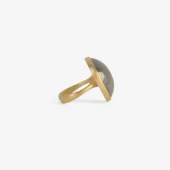 18k & oval dove grey labradorite ring, 20.69ct