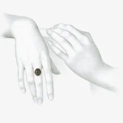 18k & oval grey moonstone ring