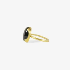 18k & oval iolite ring