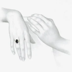 18k & oval iolite ring