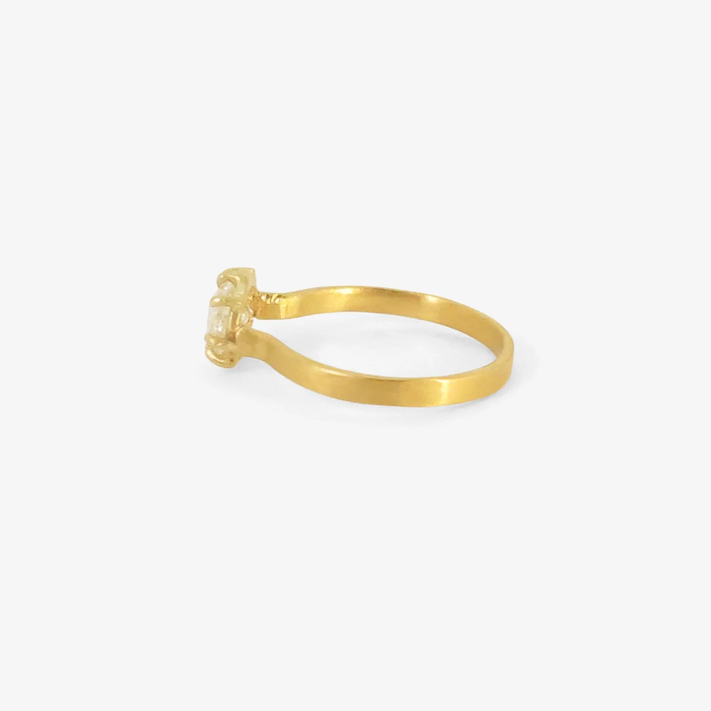 22k & oval old-mine-cut diamond east/west ring, 1ct