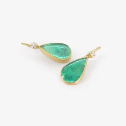 22k & pear-shaped colombian emerald earrings with diamonds