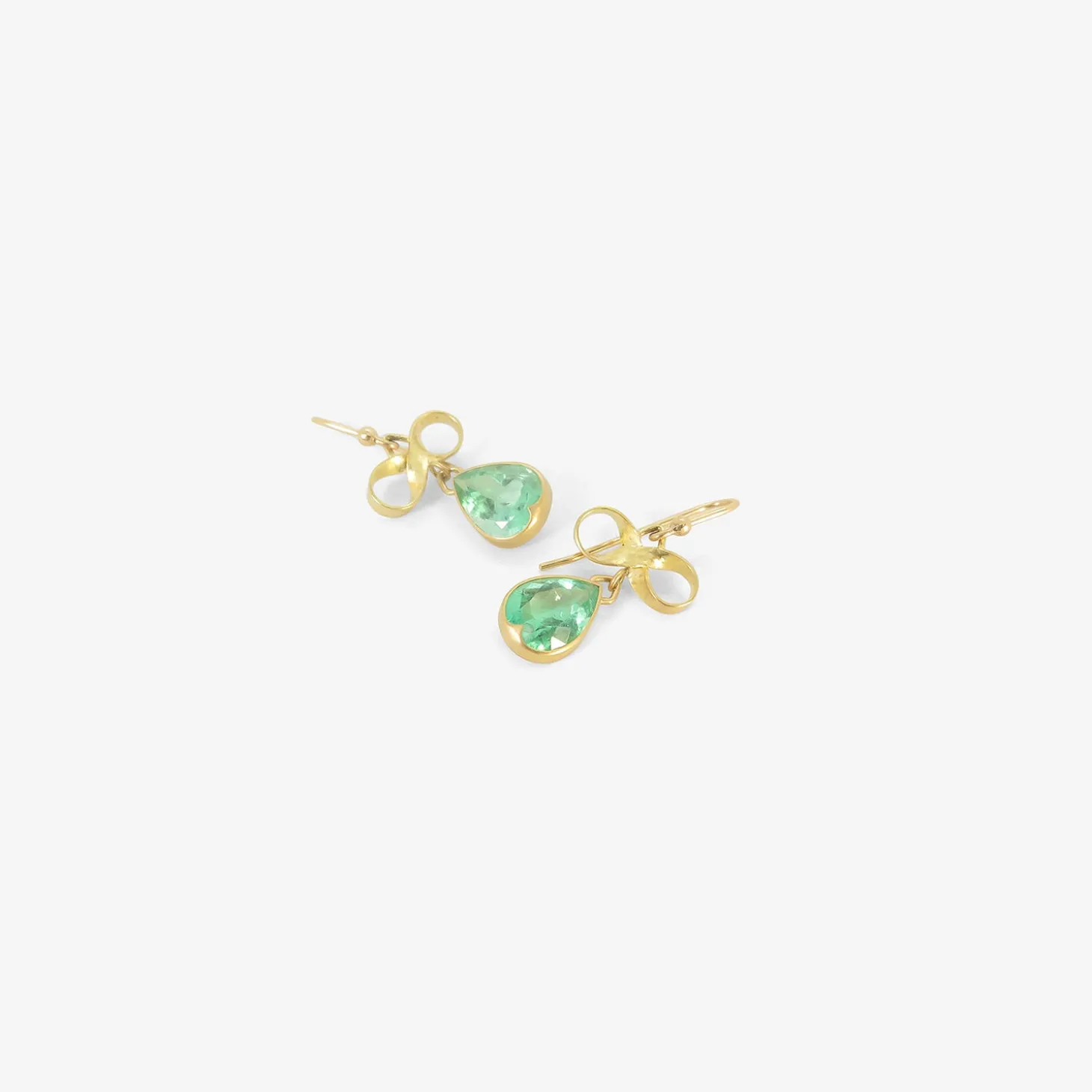 18k & pear-shaped colombian emerald earrings with bows, 4ct