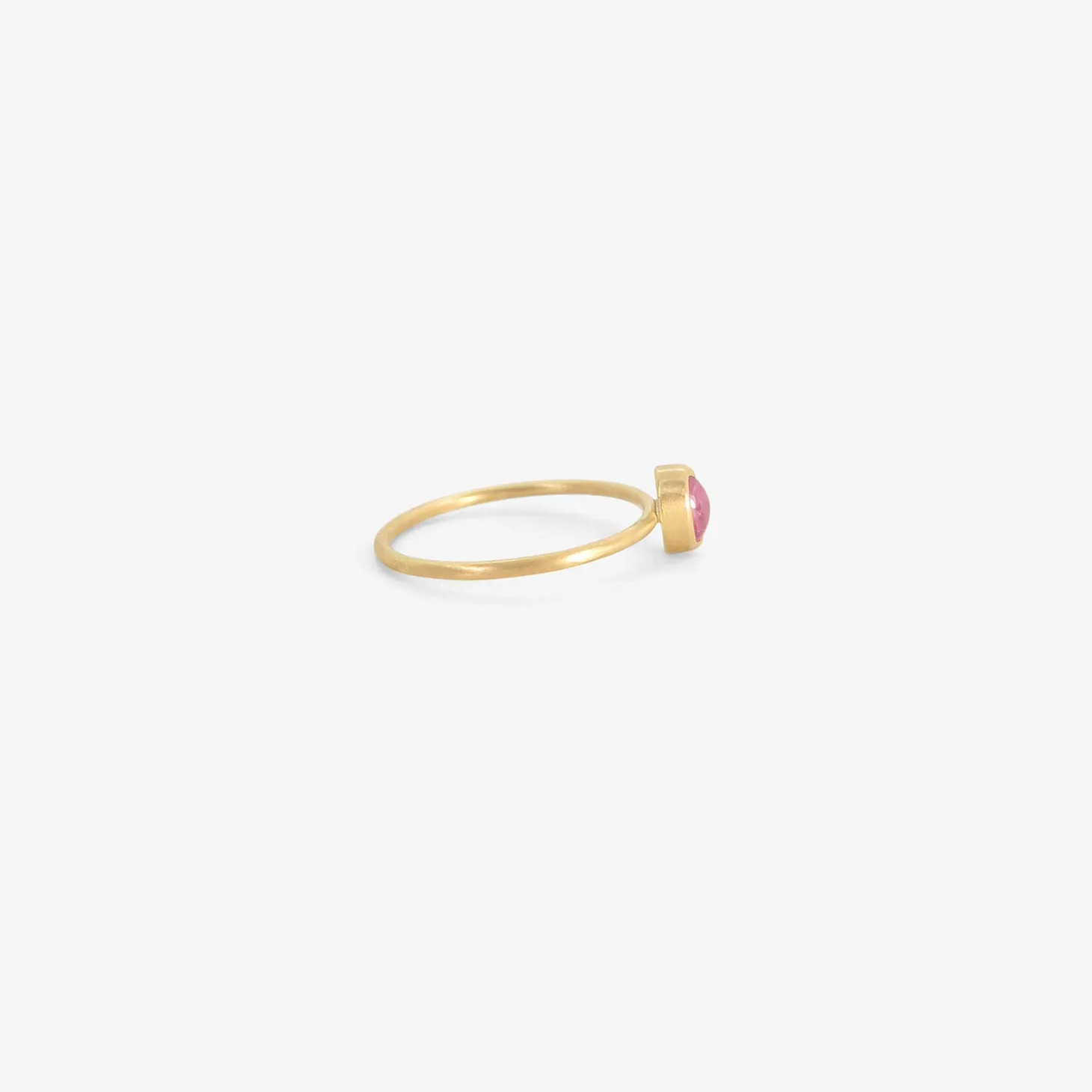 18k & small oval pink sapphire ring