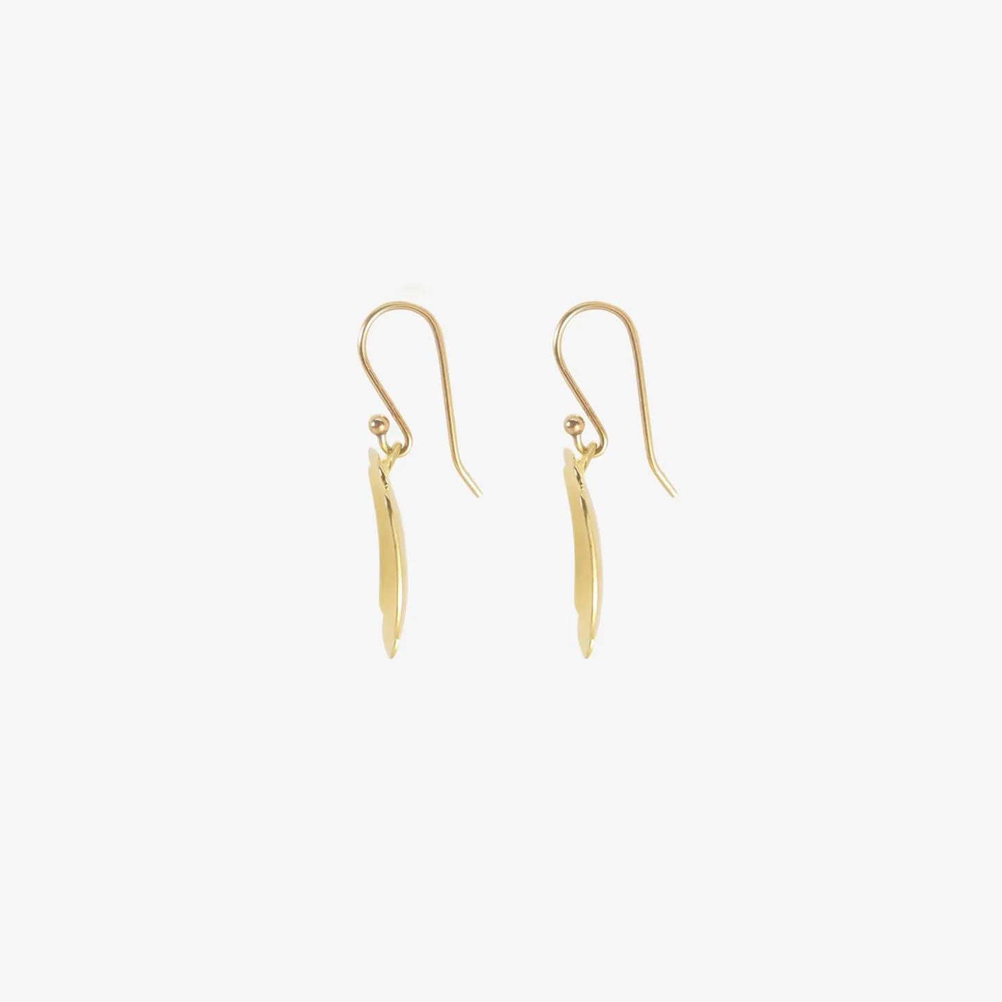 18k medium rectangular hammered scallop earring