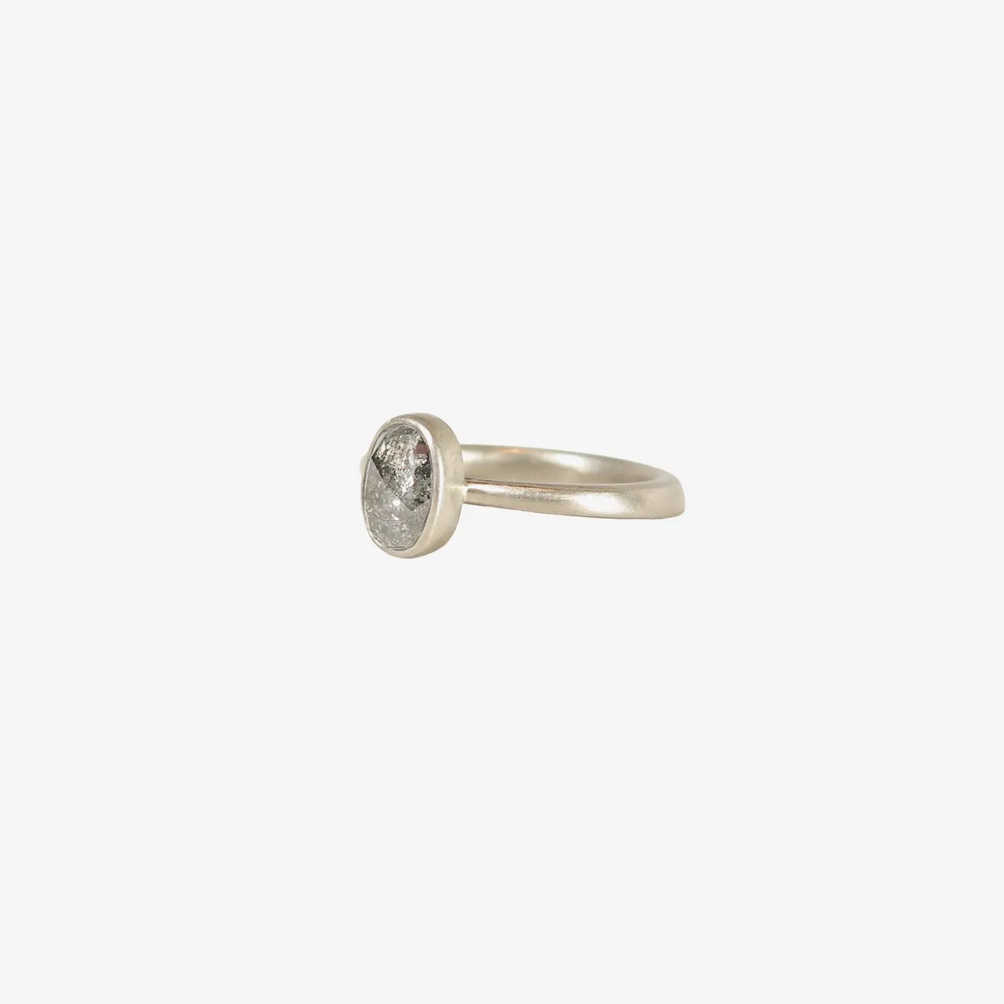 18k palladium & oval carbon diamond ring, 1.18ct