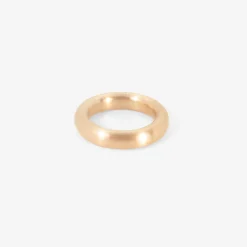 18k rose gold stout band, size 6 1/2